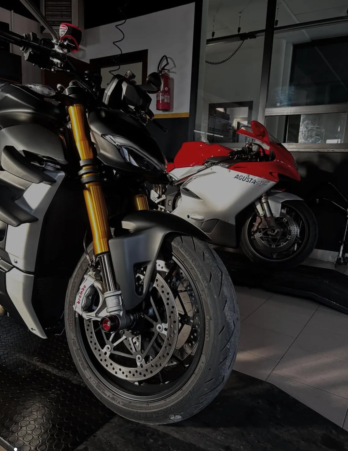 Ducati Streetfighter e MV Agusta nell'officina DM Garage